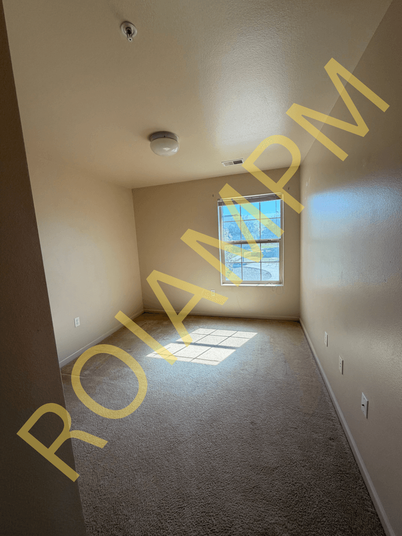 Burley Apartment: 256 W 3rd St