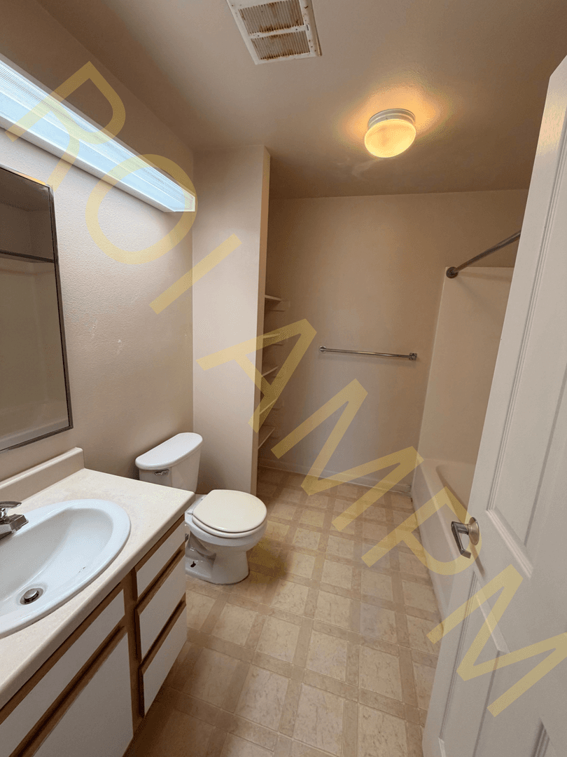 Burley Apartment: 256 W 3rd St