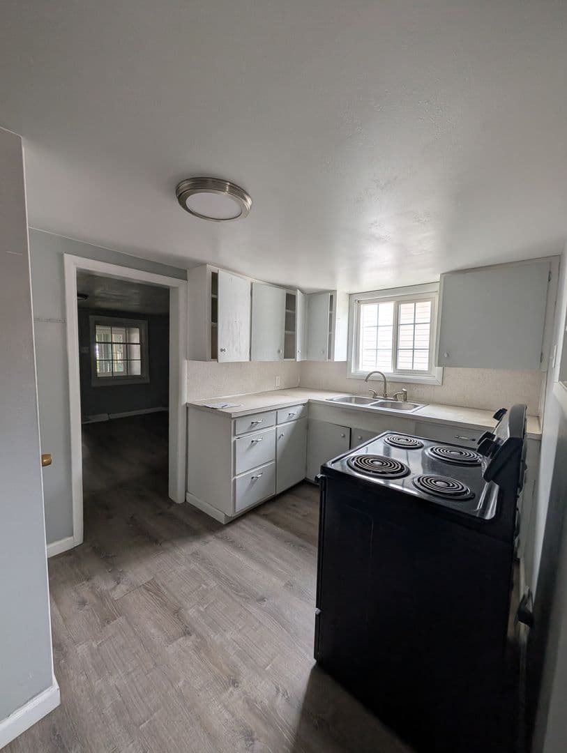 Burley House: 515 Miller Ave