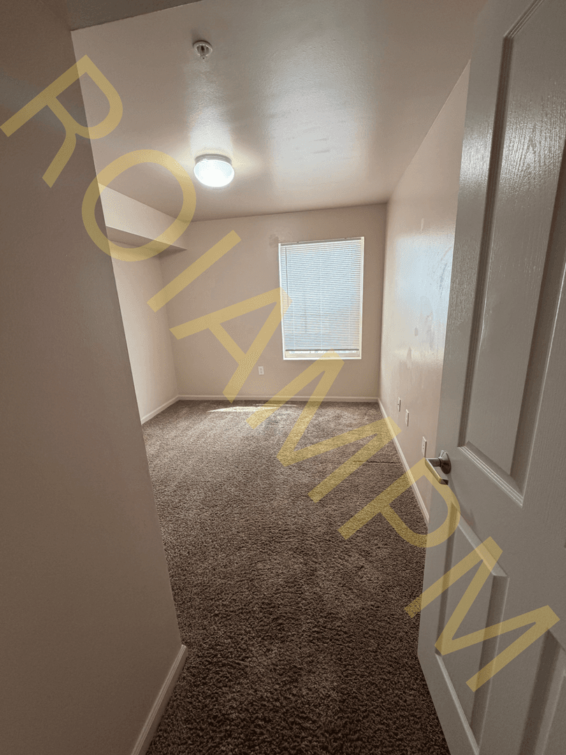 Burley Apartment: 256 W 3rd St