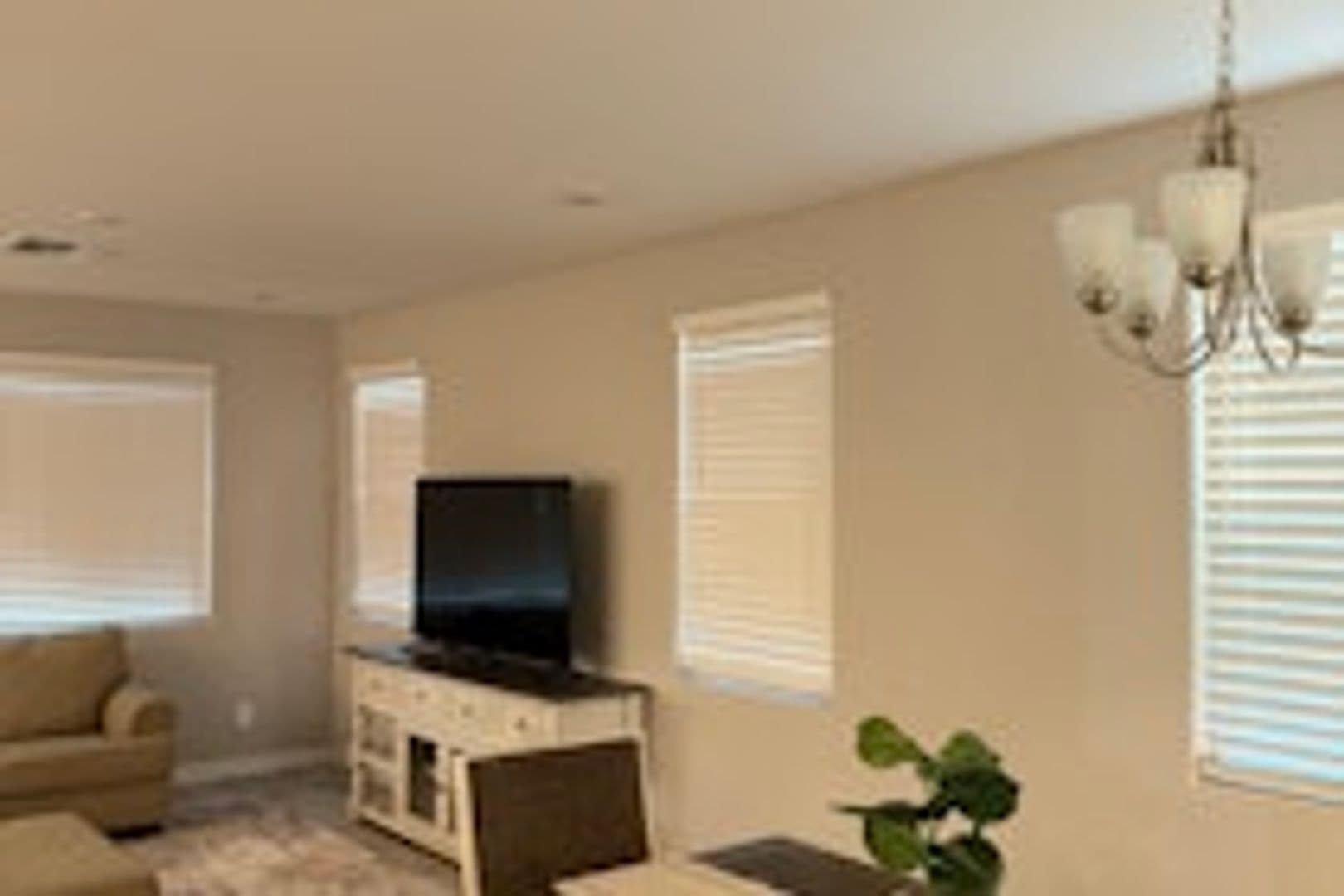 Mesa House: 10013 East Trent Avenue