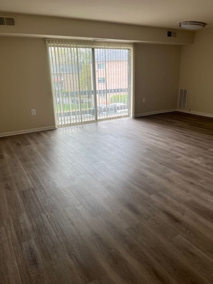 Rockville Apartment: 14002 Cove Ln., Suite #201