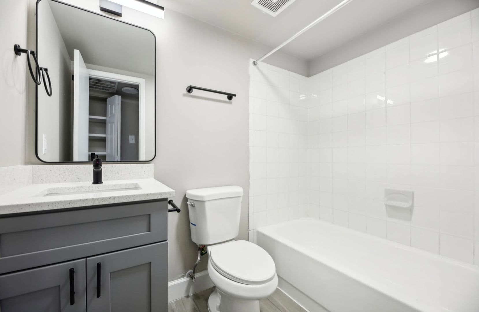 Sterling Apartment: 1300 Sanderson Dr