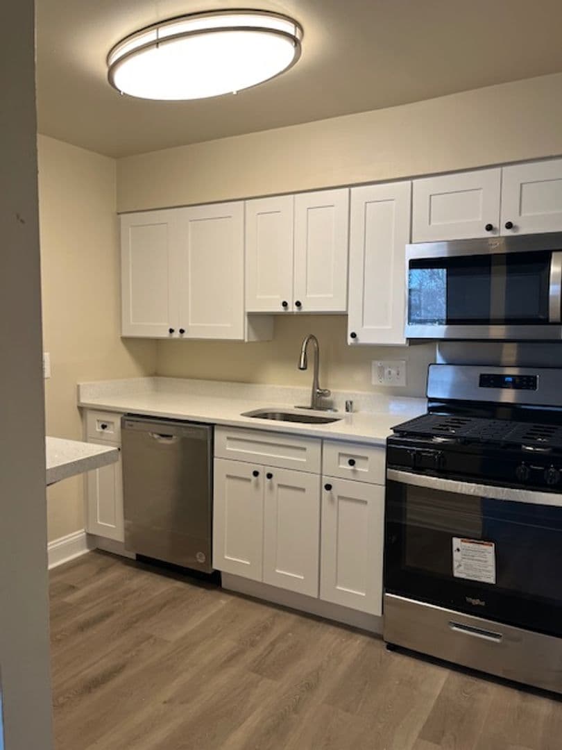 Rockville Apartment: 14002 Cove Ln., Suite #201