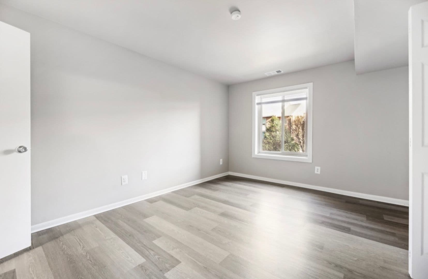 Sterling Apartment: 1300 Sanderson Dr