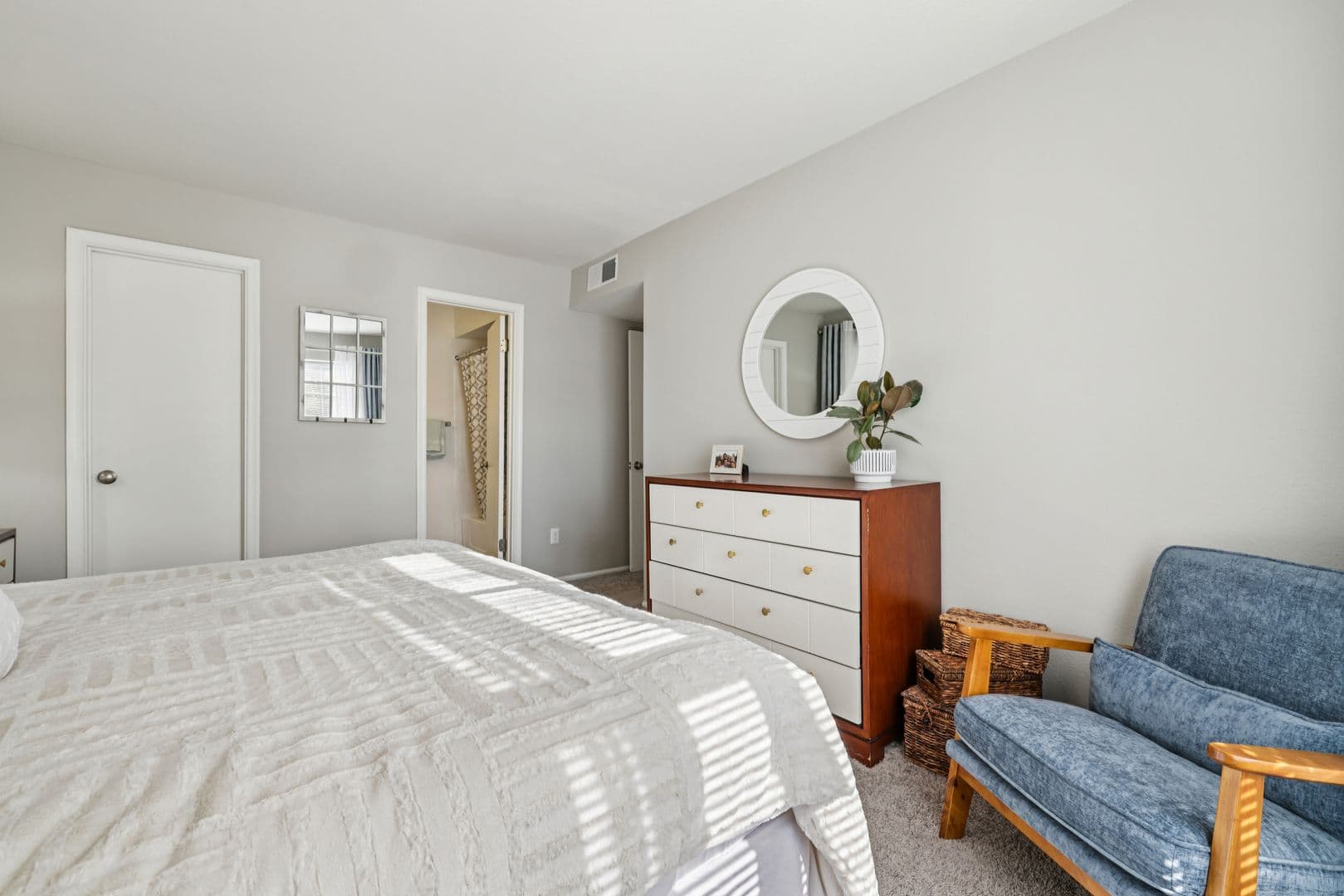 Elkridge Apartment: 7050-7136 Ducketts Lane