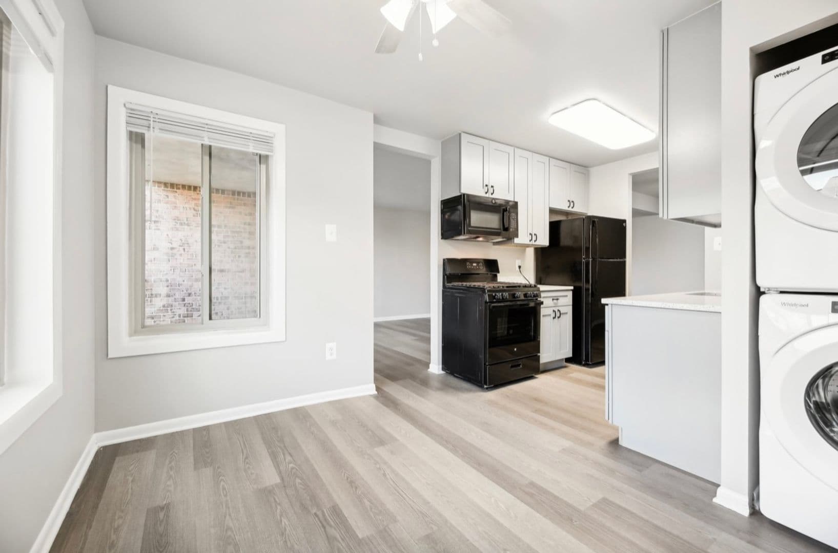 Sterling Apartment: 1300 Sanderson Dr