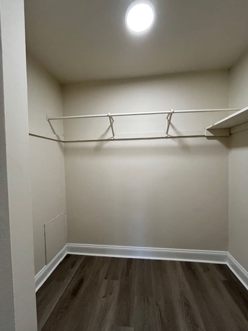 Rockville Apartment: 14002 Cove Ln., Suite #201