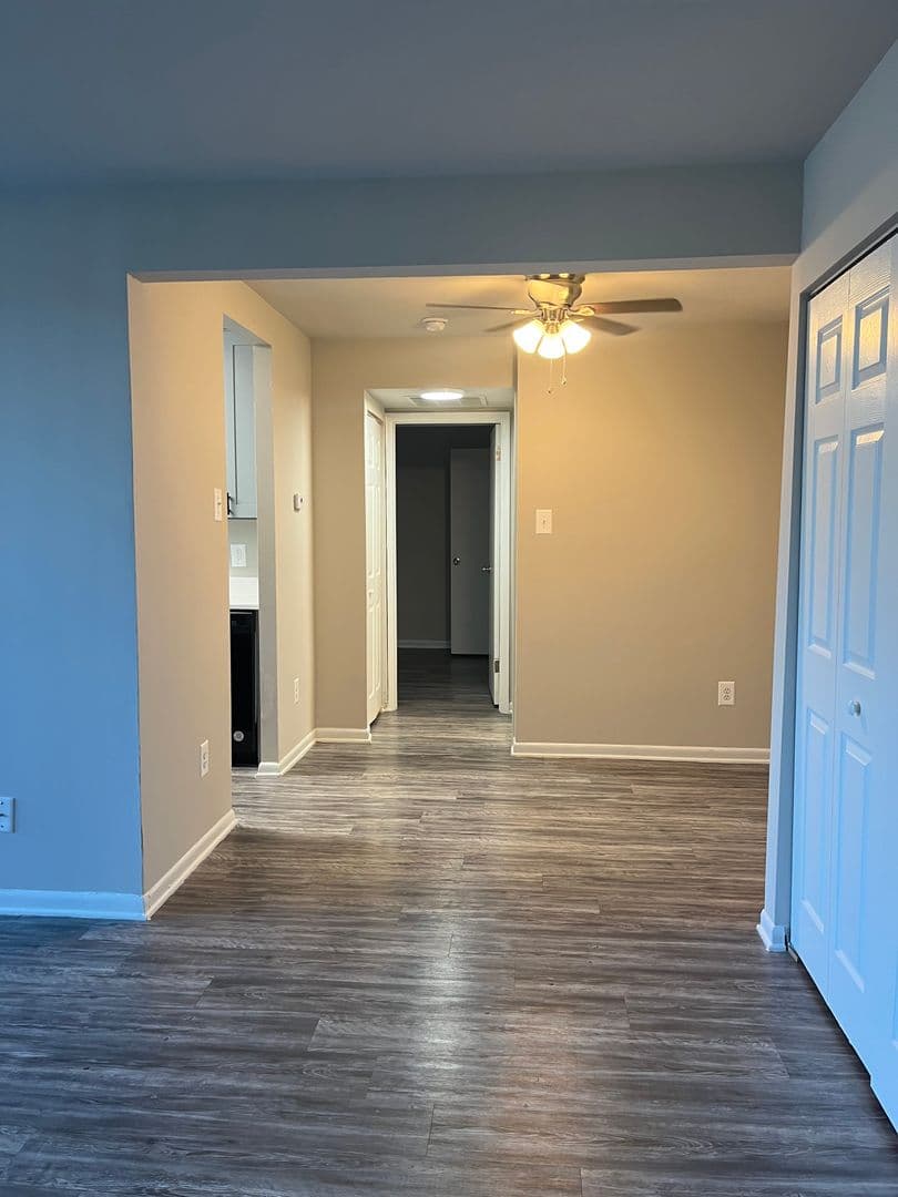 Sterling Apartment: 1300 Sanderson Dr
