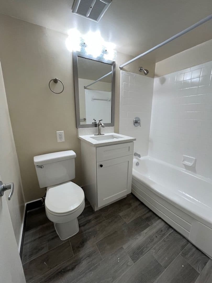 Rockville Apartment: 14002 Cove Ln., Suite #201