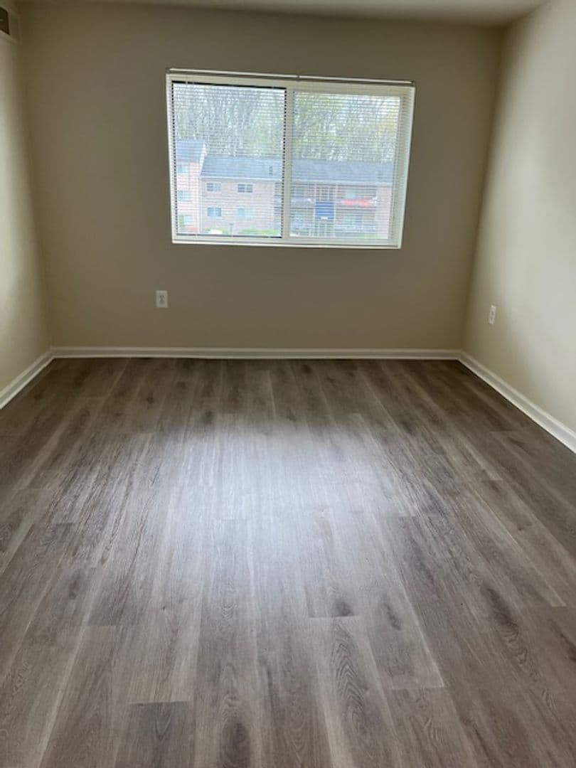 Rockville Apartment: 14002 Cove Ln., Suite #201