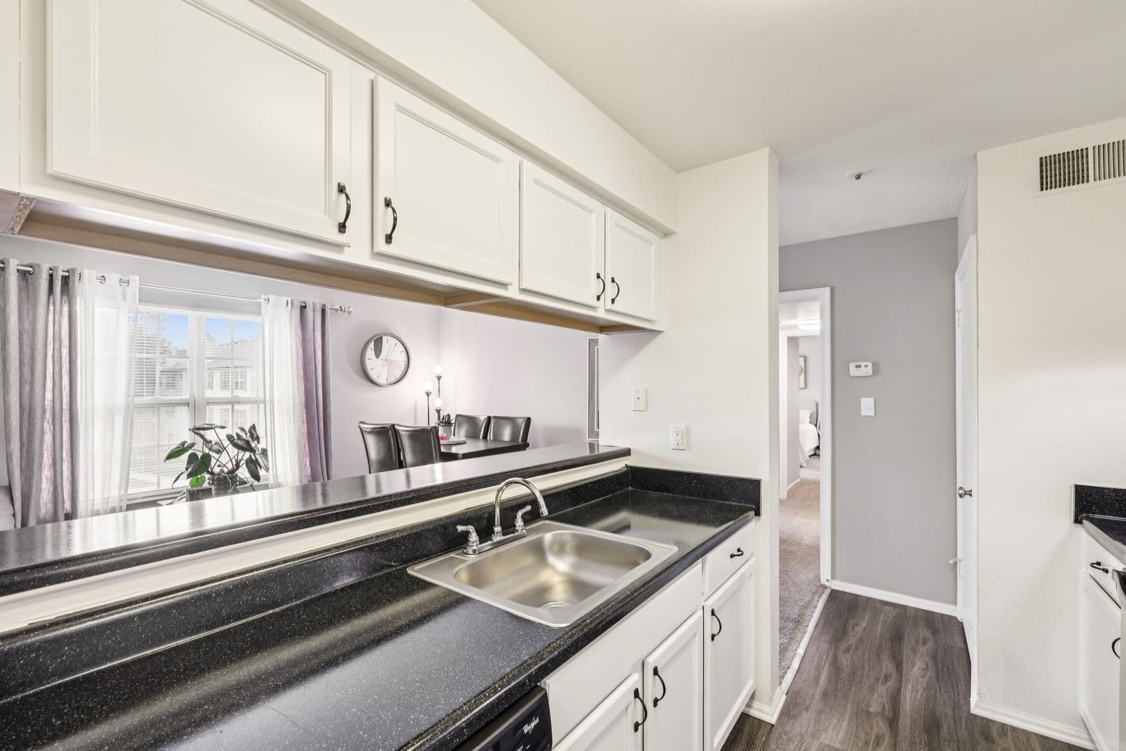 Elkridge Apartment: 7050-7136 Ducketts Lane