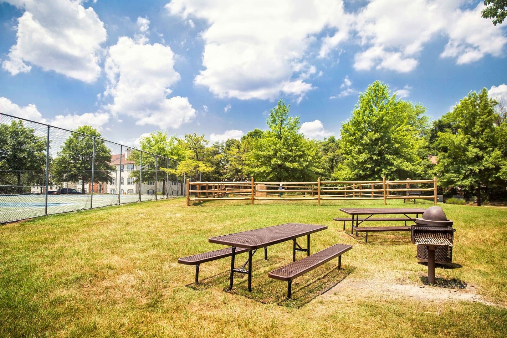 Elkridge Apartment: 7050-7136 Ducketts Lane