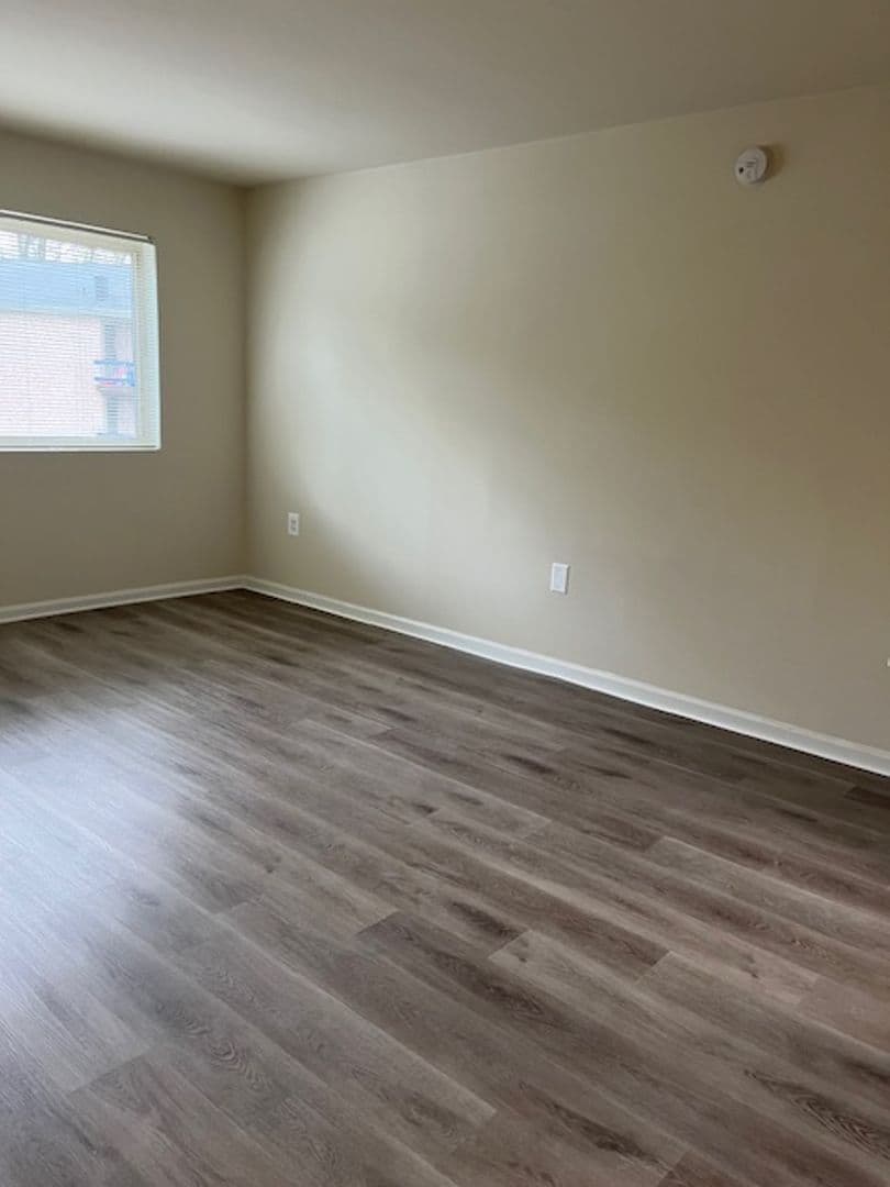 Rockville Apartment: 14002 Cove Ln., Suite #201