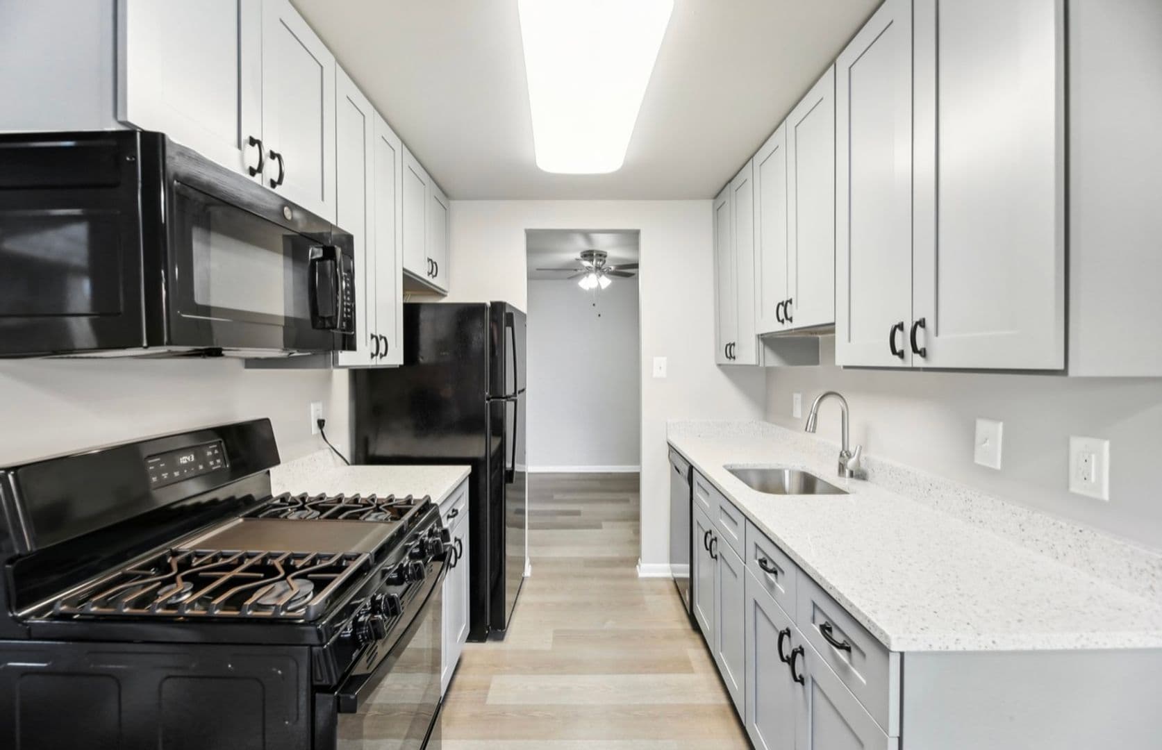 Sterling Apartment: 1300 Sanderson Dr