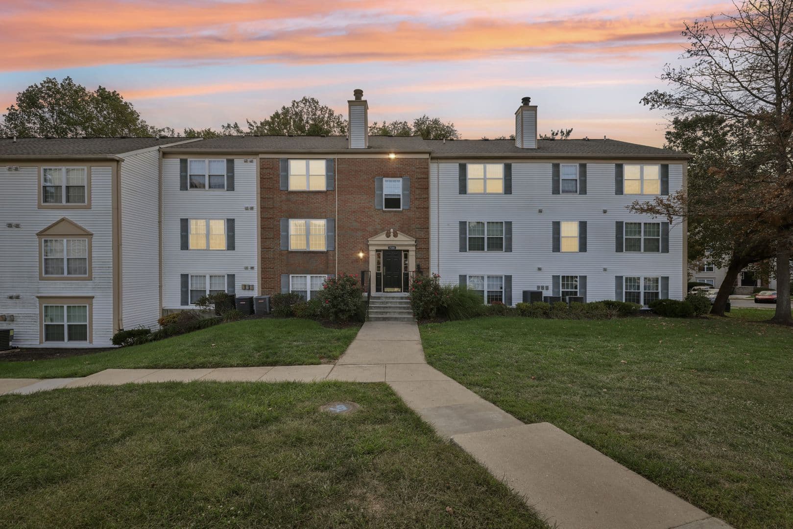Elkridge Apartment: 7050-7136 Ducketts Lane