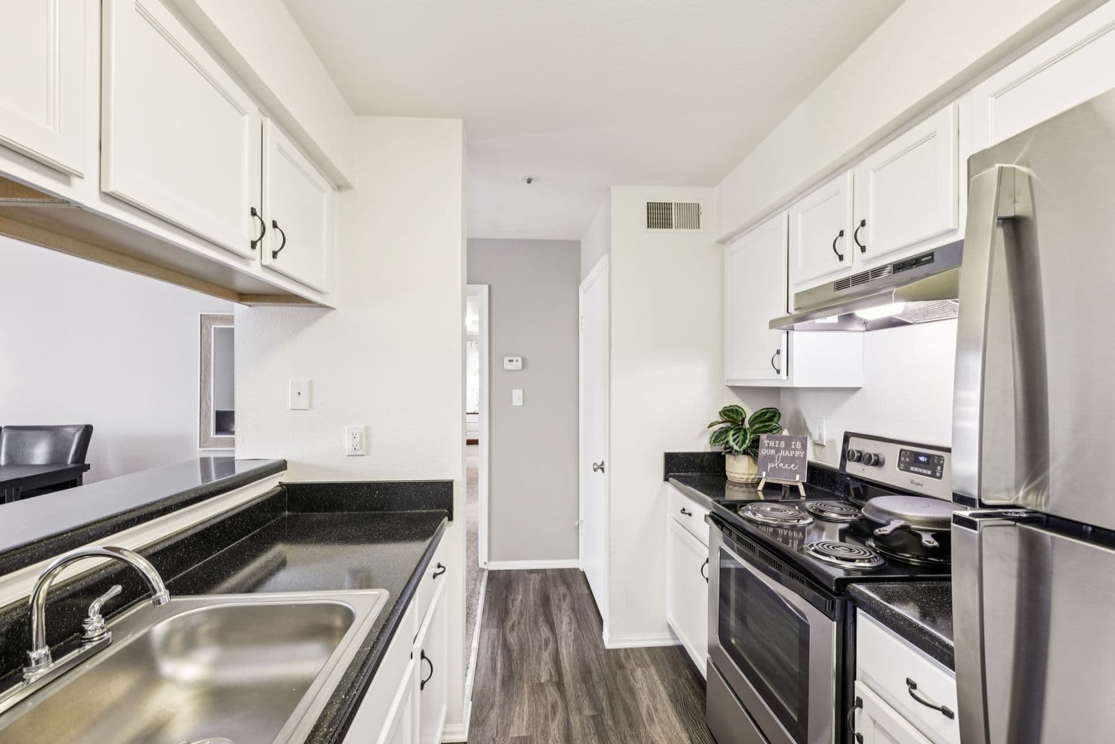 Elkridge Apartment: 7050-7136 Ducketts Lane