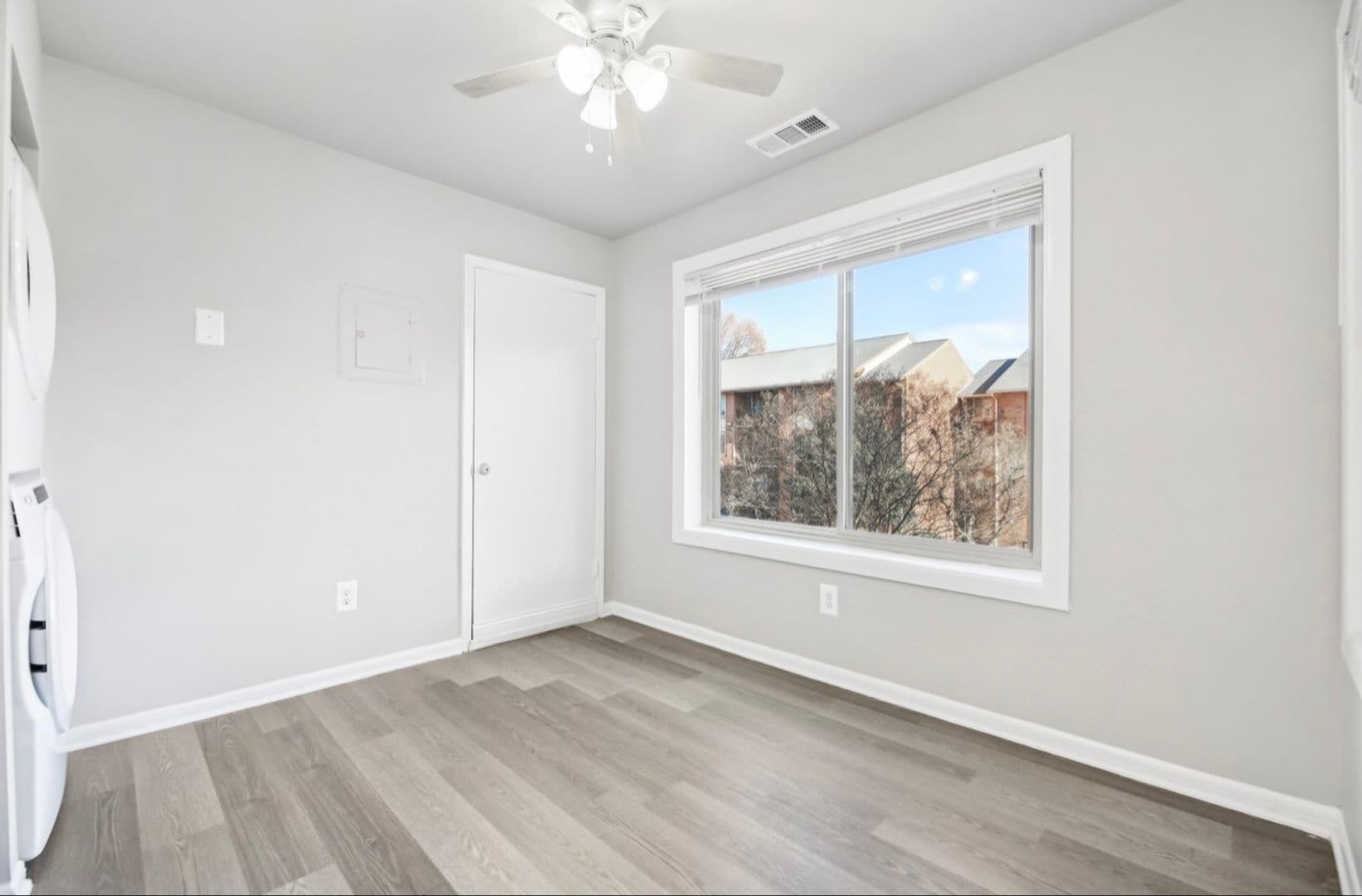 Sterling Apartment: 1300 Sanderson Dr