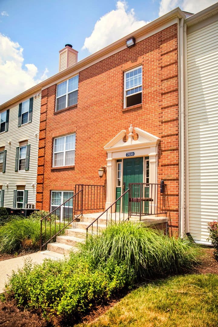 Elkridge Apartment: 7050-7136 Ducketts Lane