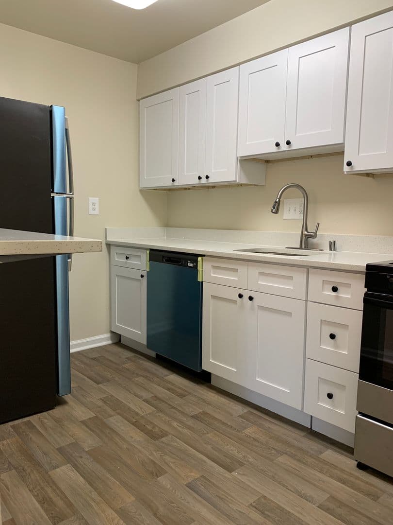 Rockville Apartment: 14002 Cove Ln., Suite #201