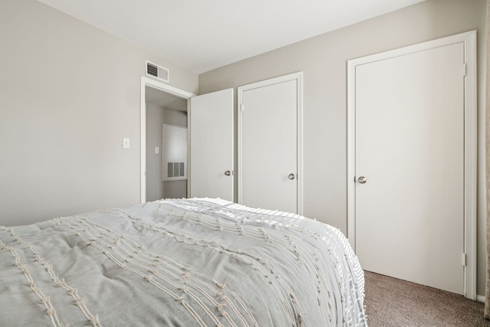 Elkridge Apartment: 7050-7136 Ducketts Lane