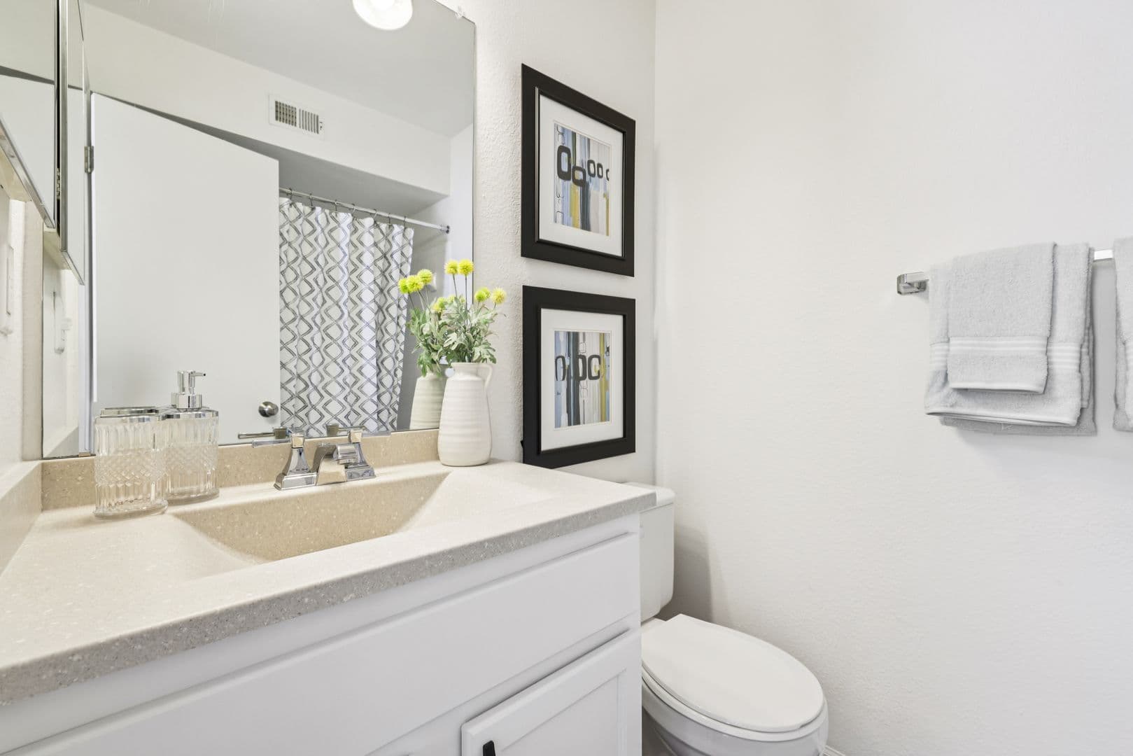 Elkridge Apartment: 7050-7136 Ducketts Lane