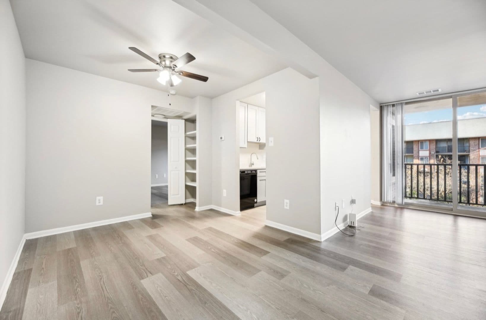 Sterling Apartment: 1300 Sanderson Dr