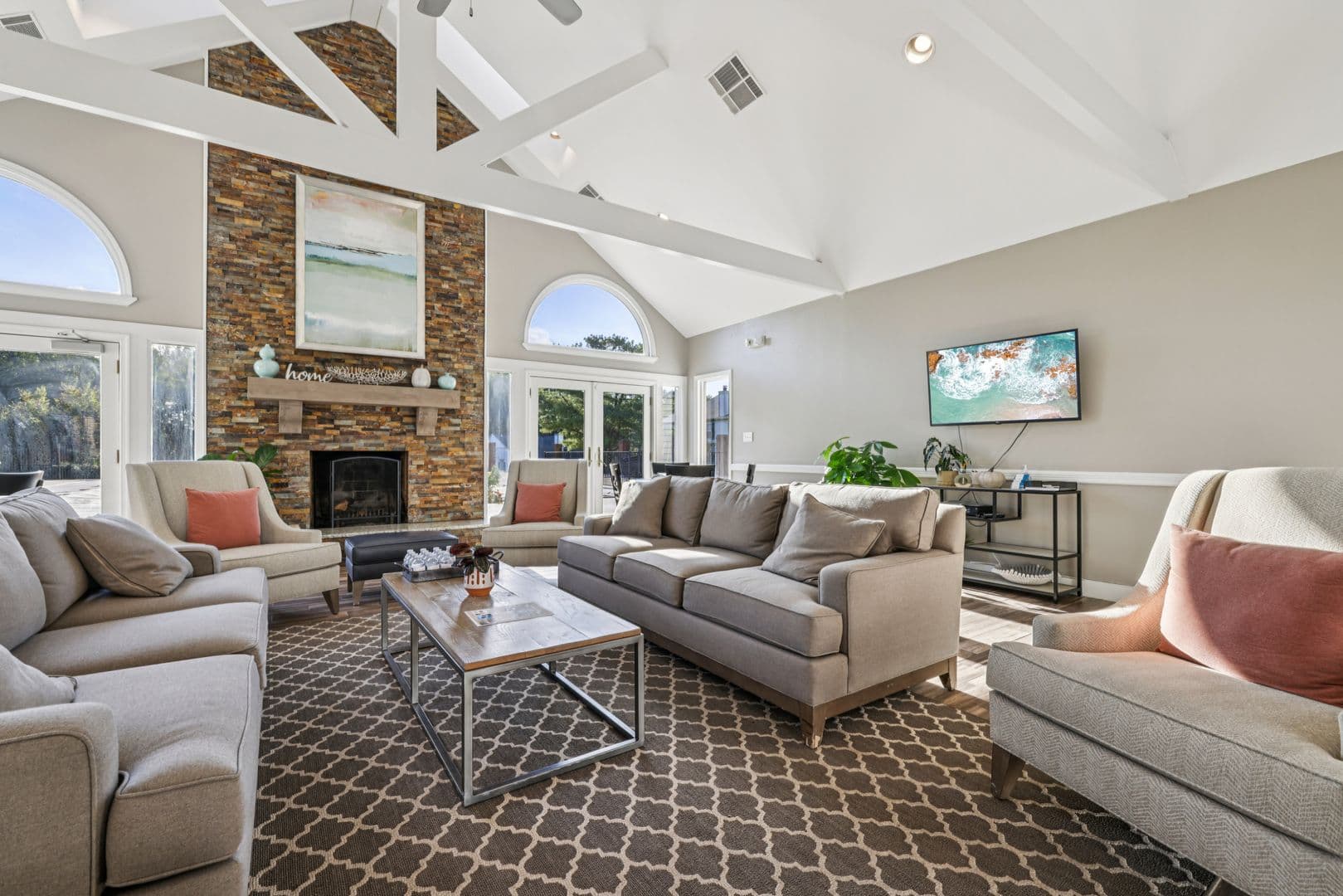 Elkridge Apartment: 7050-7136 Ducketts Lane