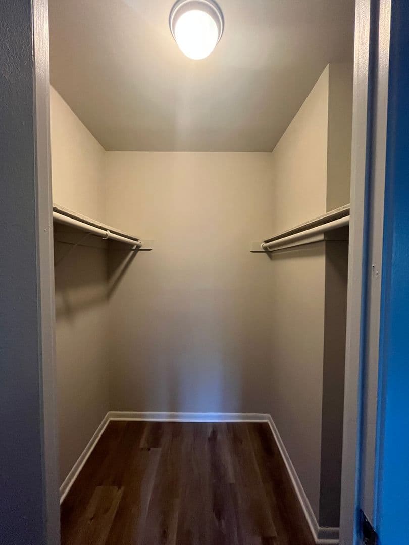 Sterling Apartment: 1300 Sanderson Dr