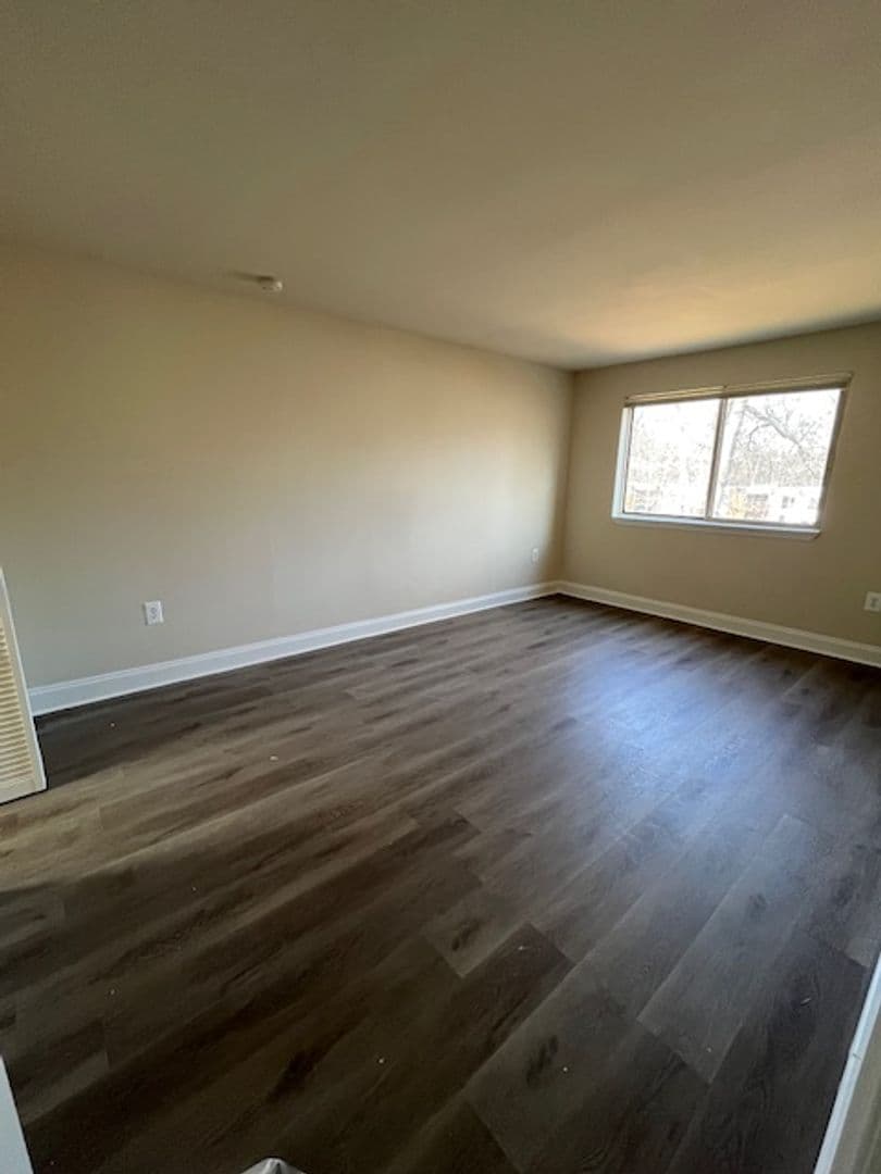 Rockville Apartment: 14002 Cove Ln., Suite #201