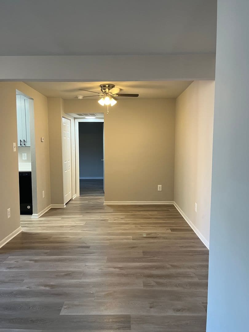 Sterling Apartment: 1300 Sanderson Dr