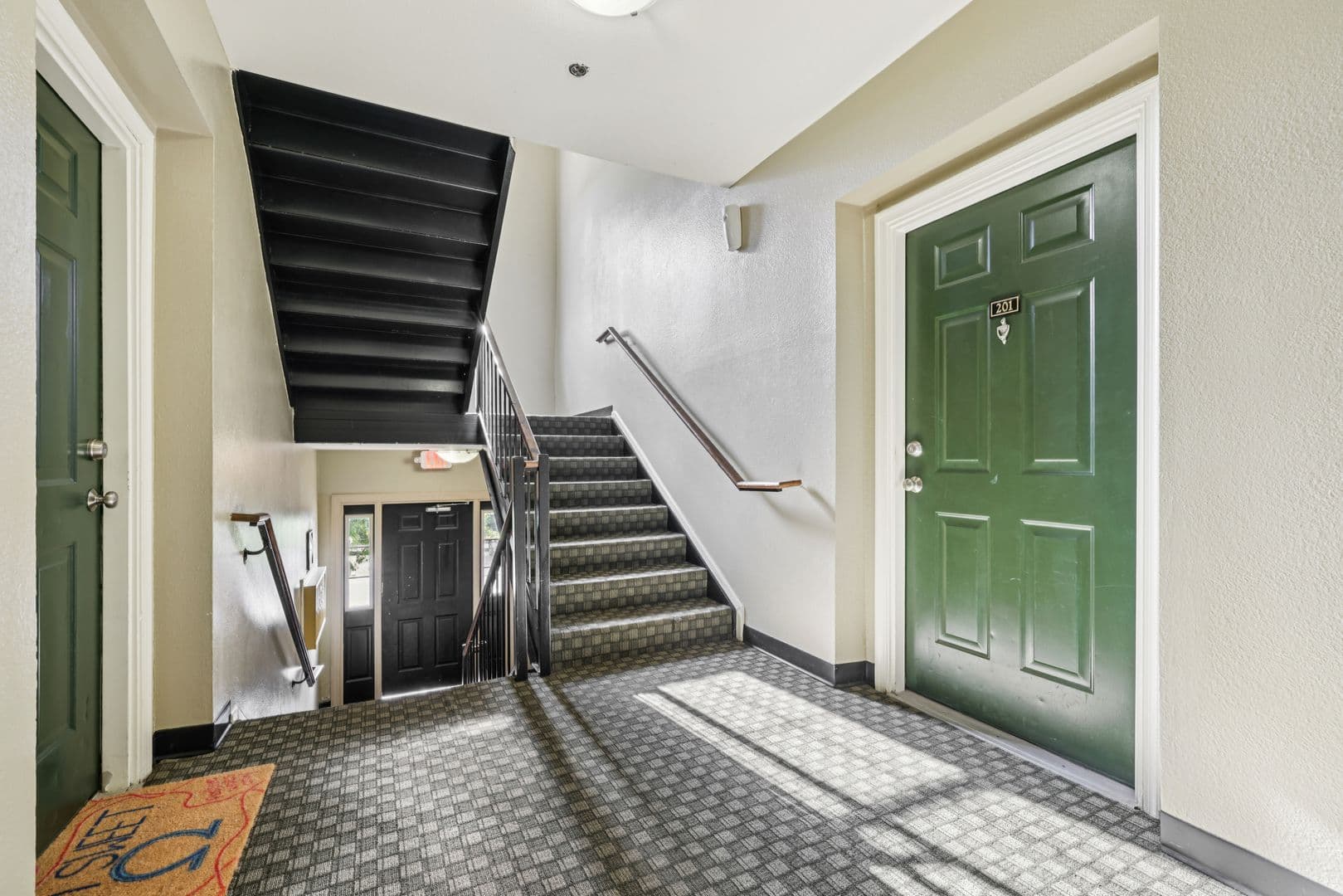 Elkridge Apartment: 7050-7136 Ducketts Lane
