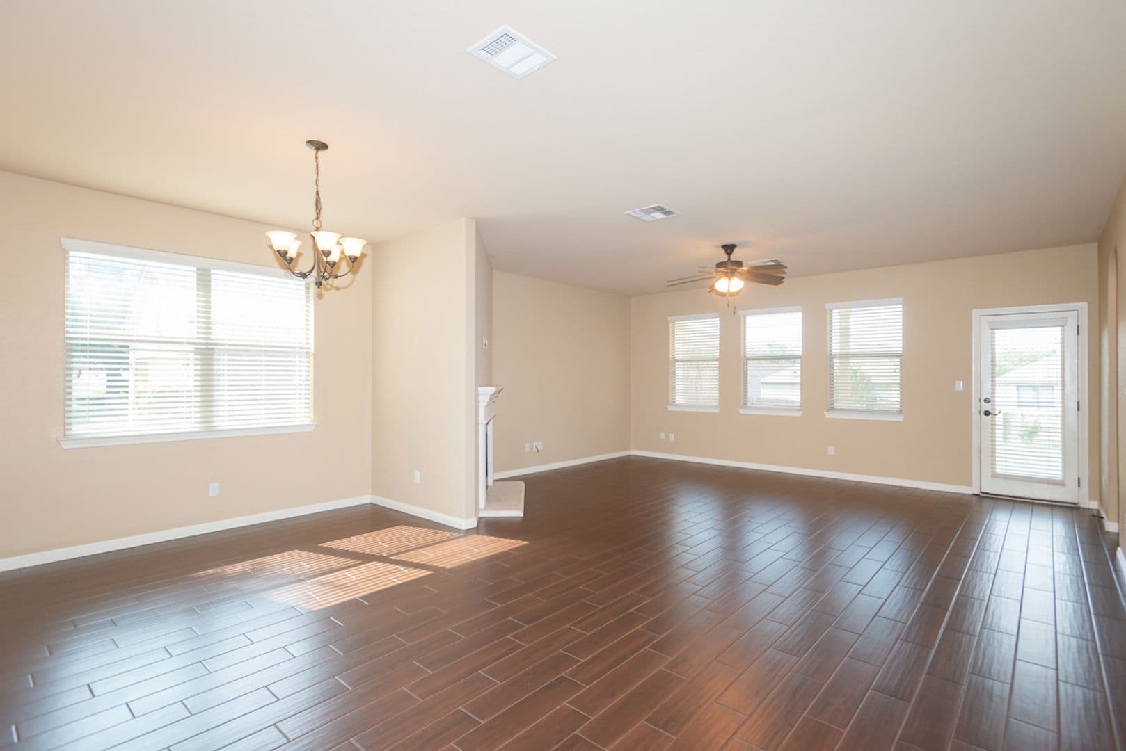 Round Rock House: 1078 Sussex Way