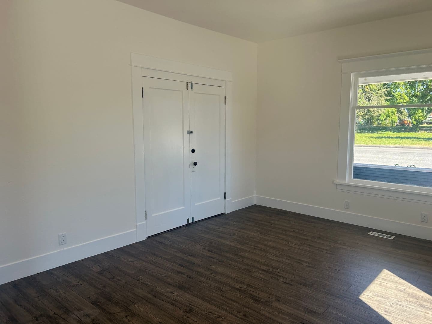 Ferndale Apartment: 5651 1st Ave