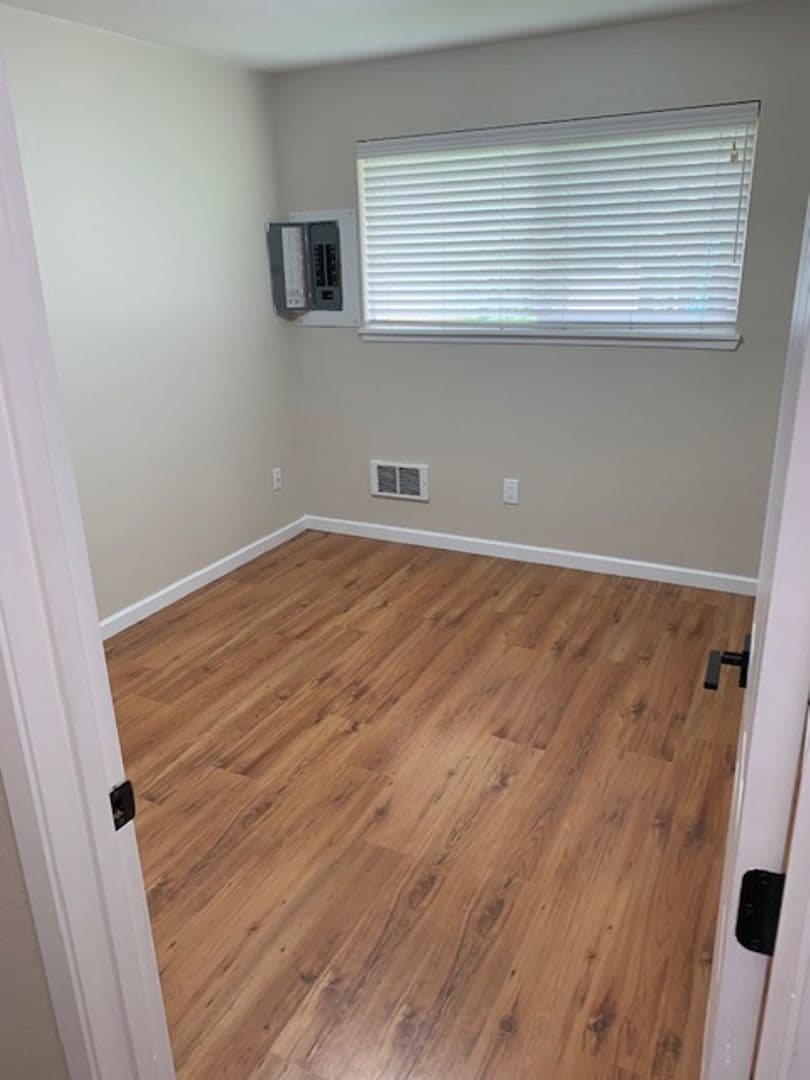 Blaine Apartment: 1241 Mitchell Ave