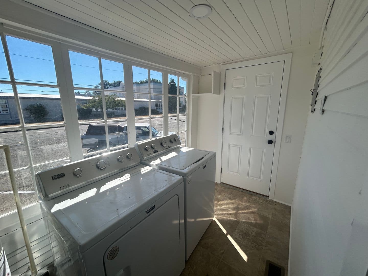 Ferndale Apartment: 5651 1st Ave