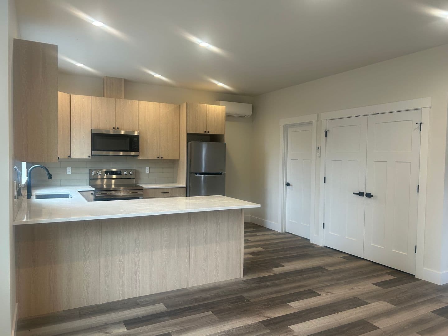 Bellingham Apartment: 3200 Meridian St