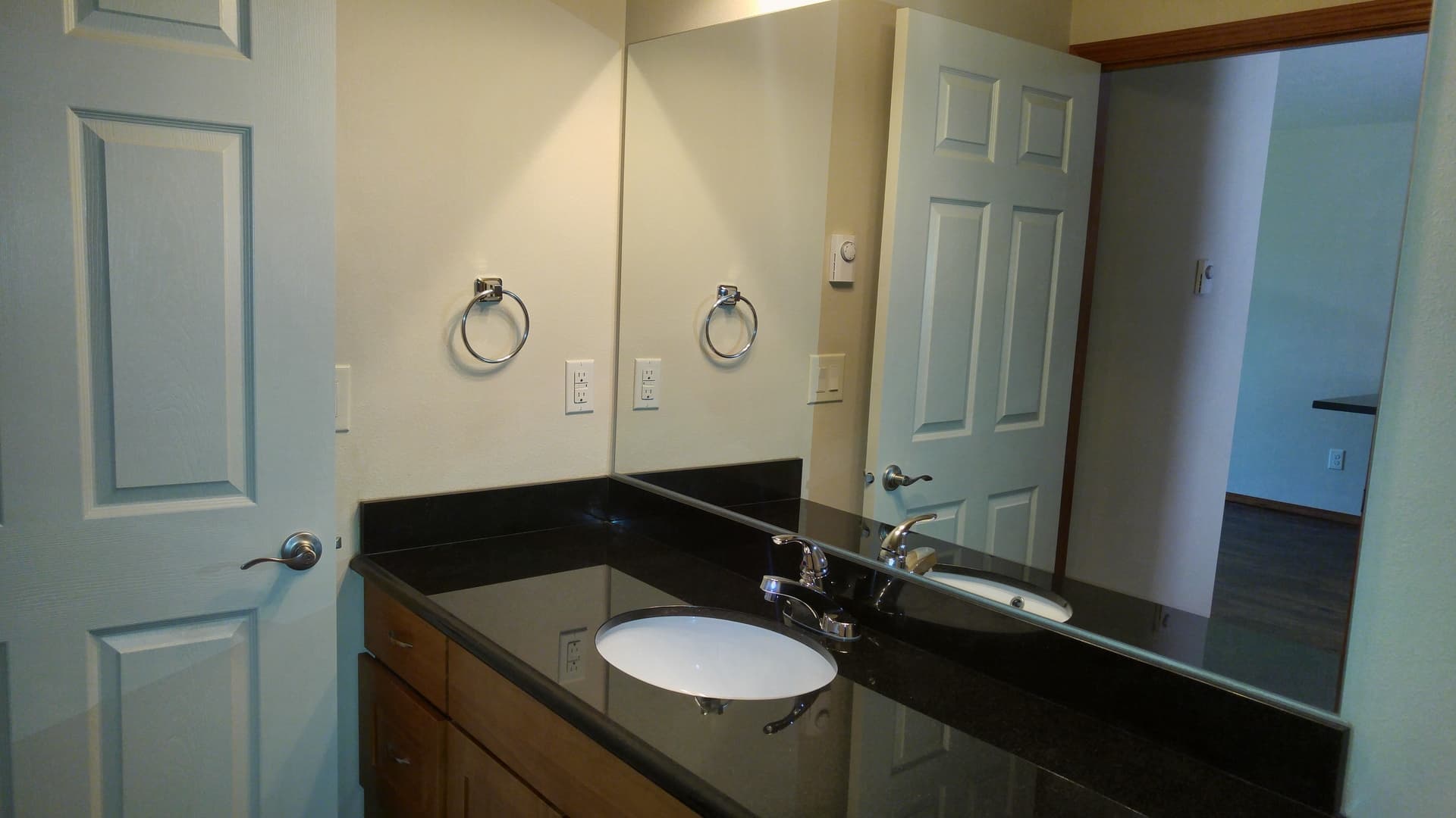Bellingham Apartment: 557 West Bakerview Rd.