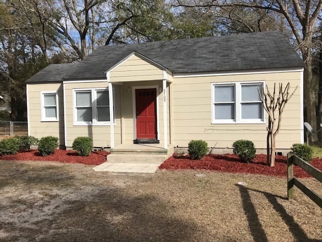 Valdosta House: 1709 North Troup St