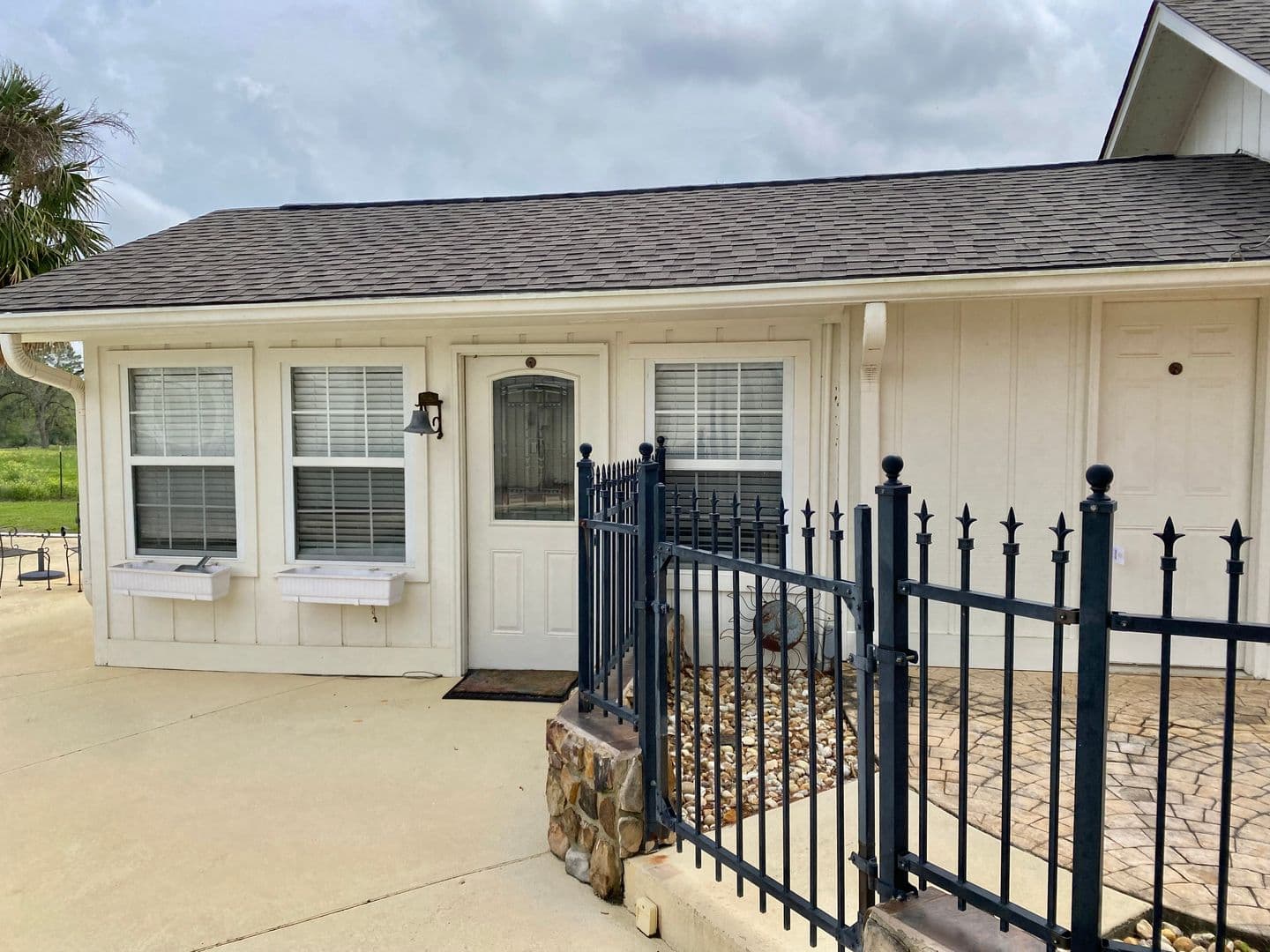 Quitman House: 1407 Camellia Dr.