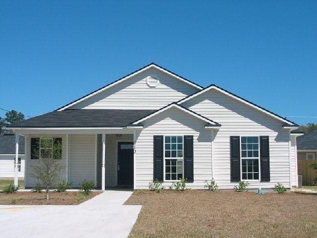 Hahira House: 819 Madelyn St.