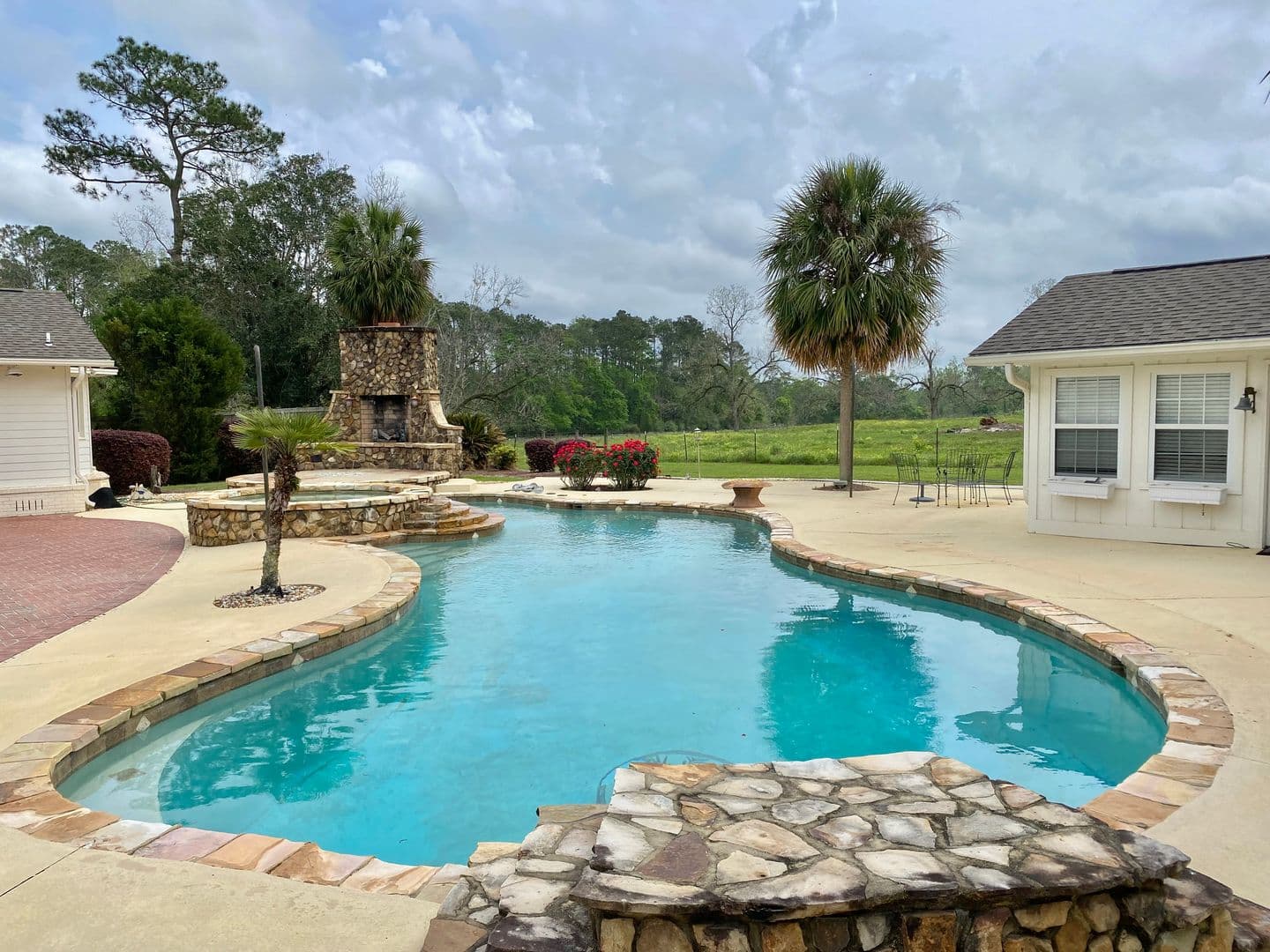 Quitman House: 1407 Camellia Dr.