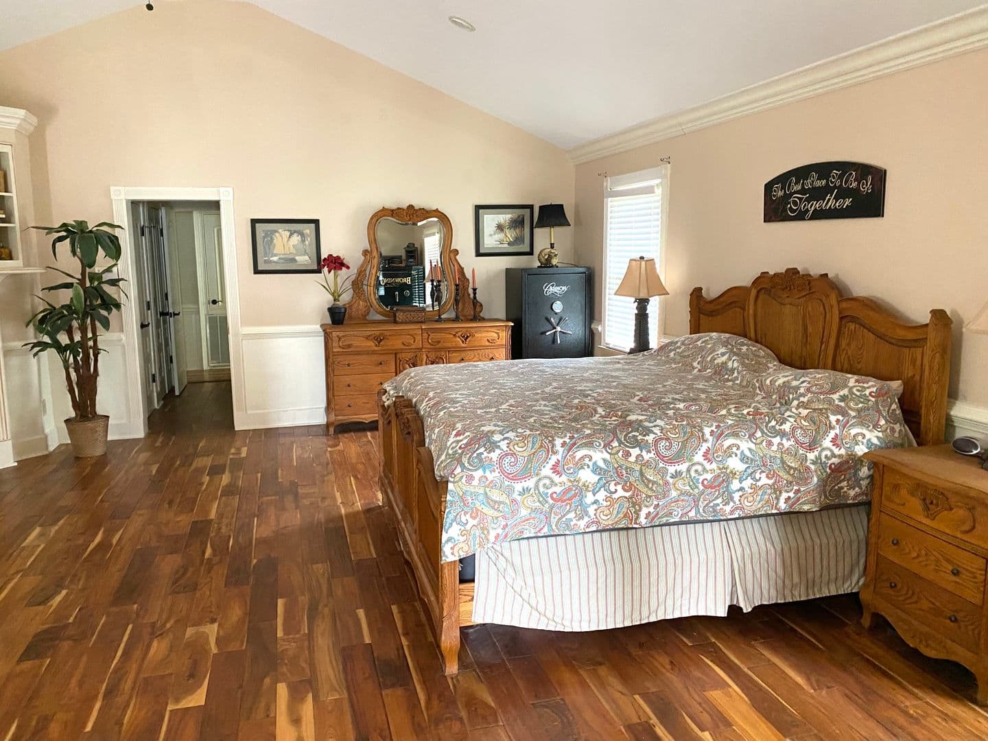 Quitman House: 1407 Camellia Dr.