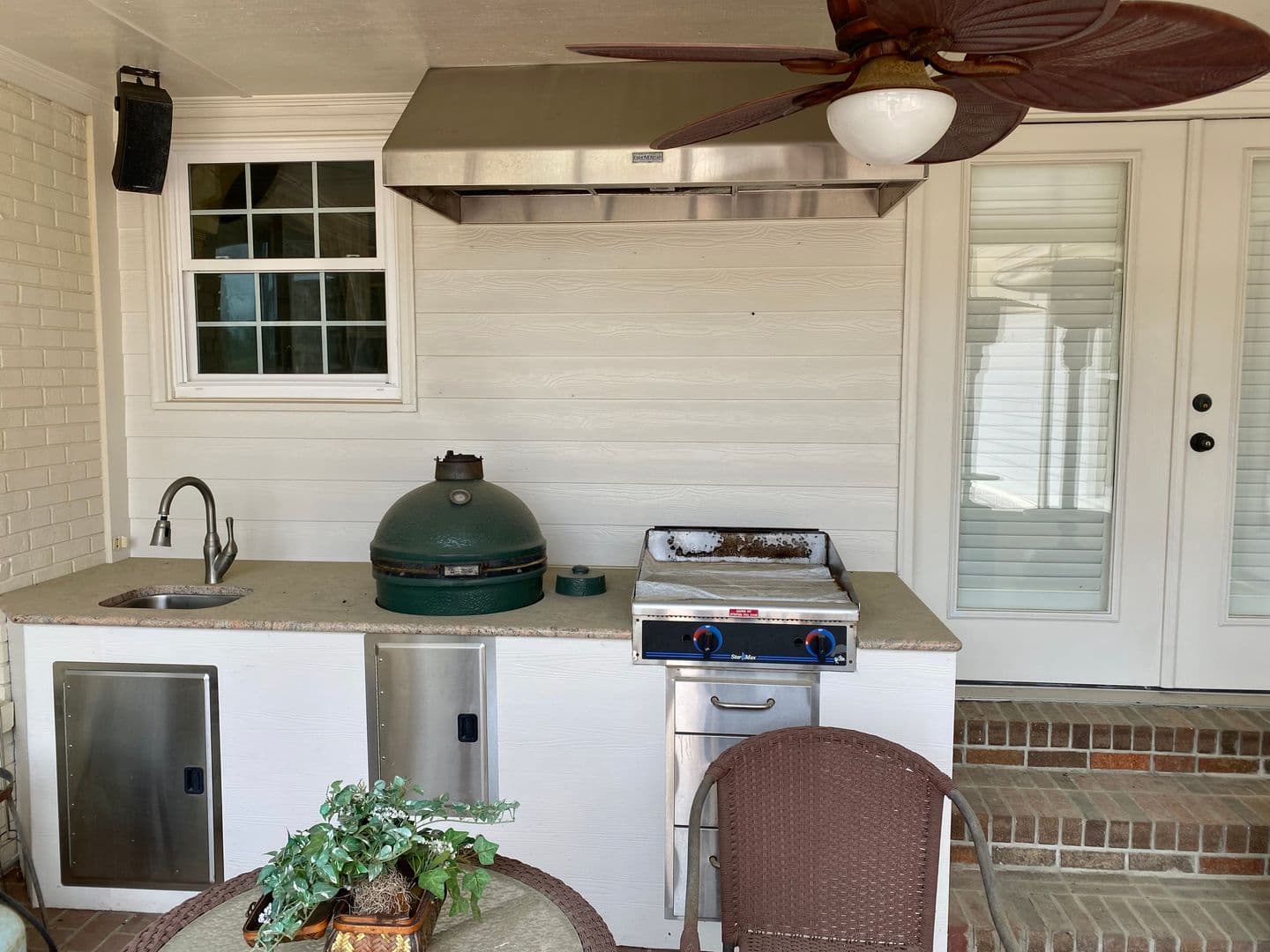 Quitman House: 1407 Camellia Dr.