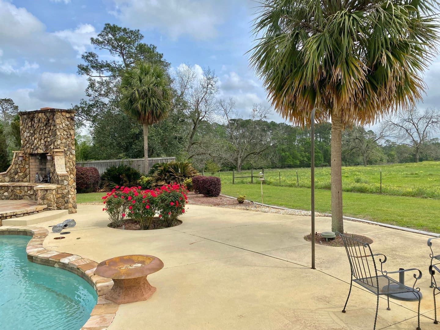 Quitman House: 1407 Camellia Dr.