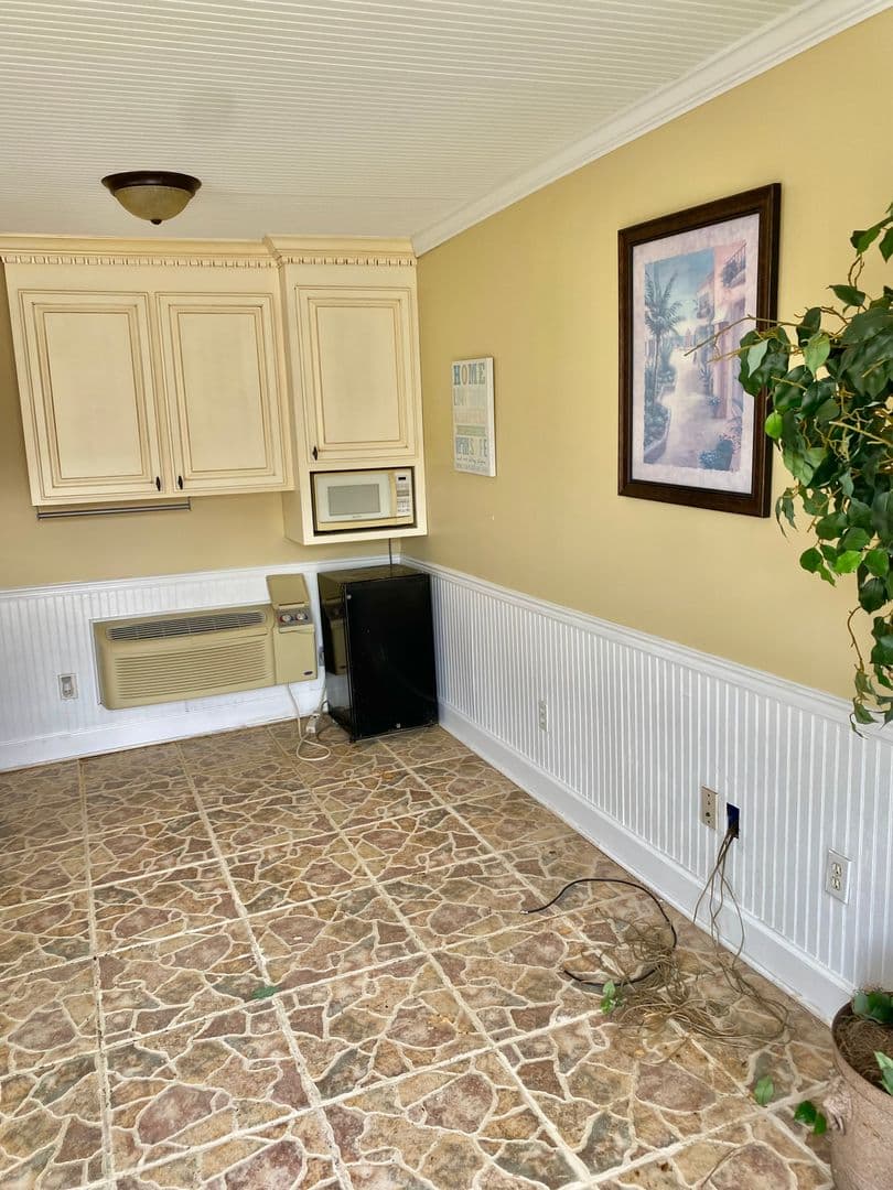 Quitman House: 1407 Camellia Dr.