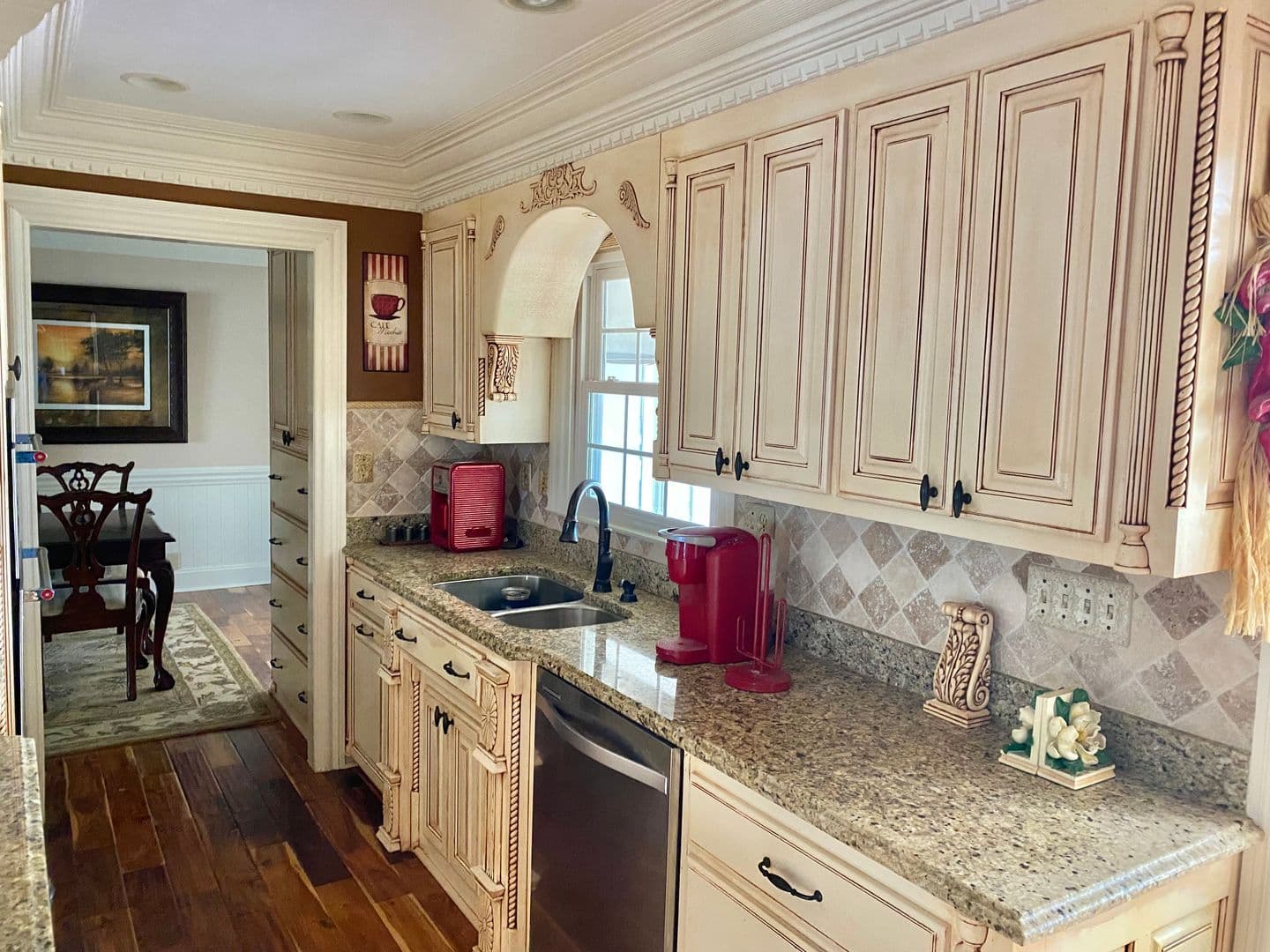 Quitman House: 1407 Camellia Dr.