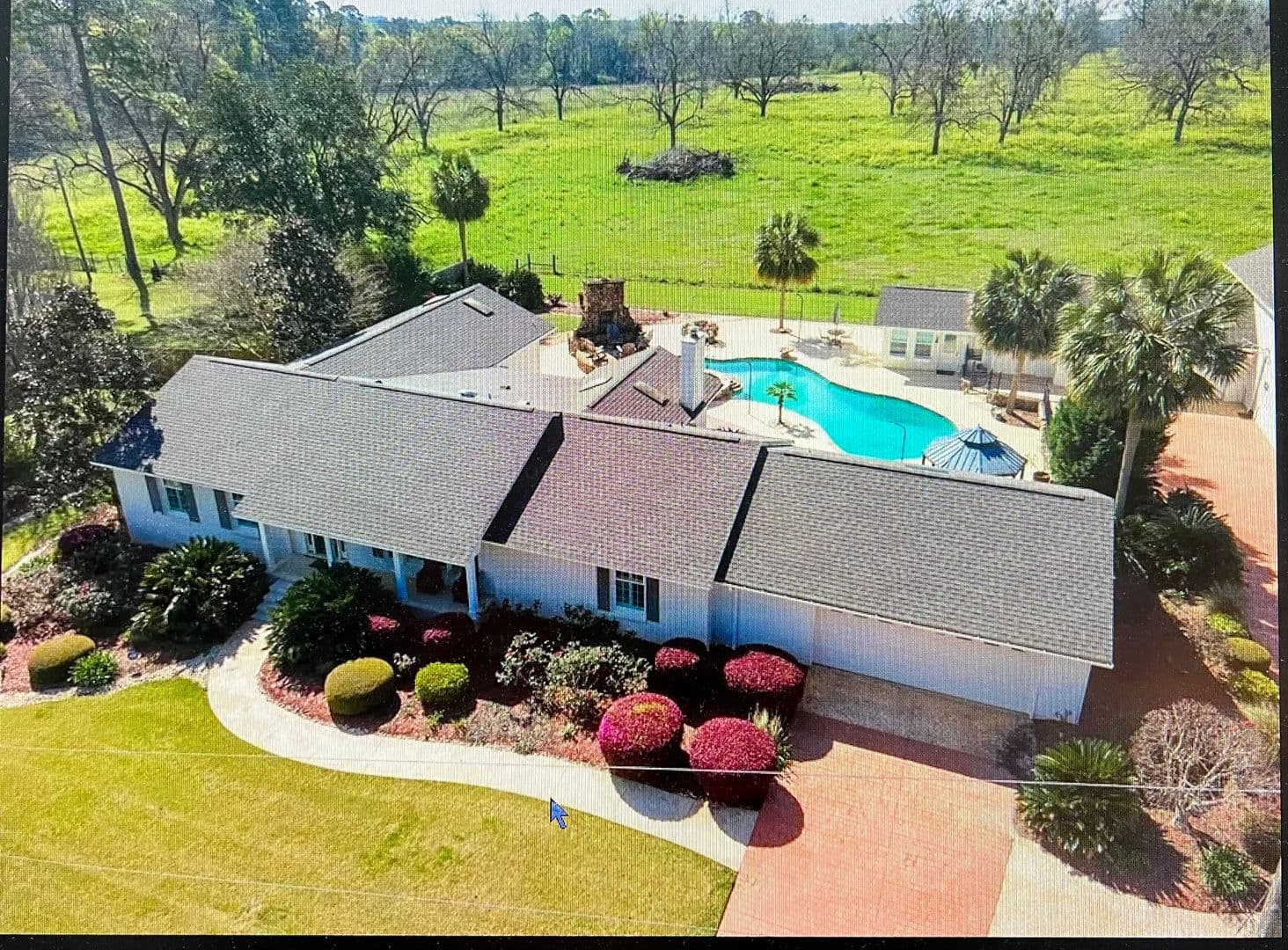 Quitman House: 1407 Camellia Dr.