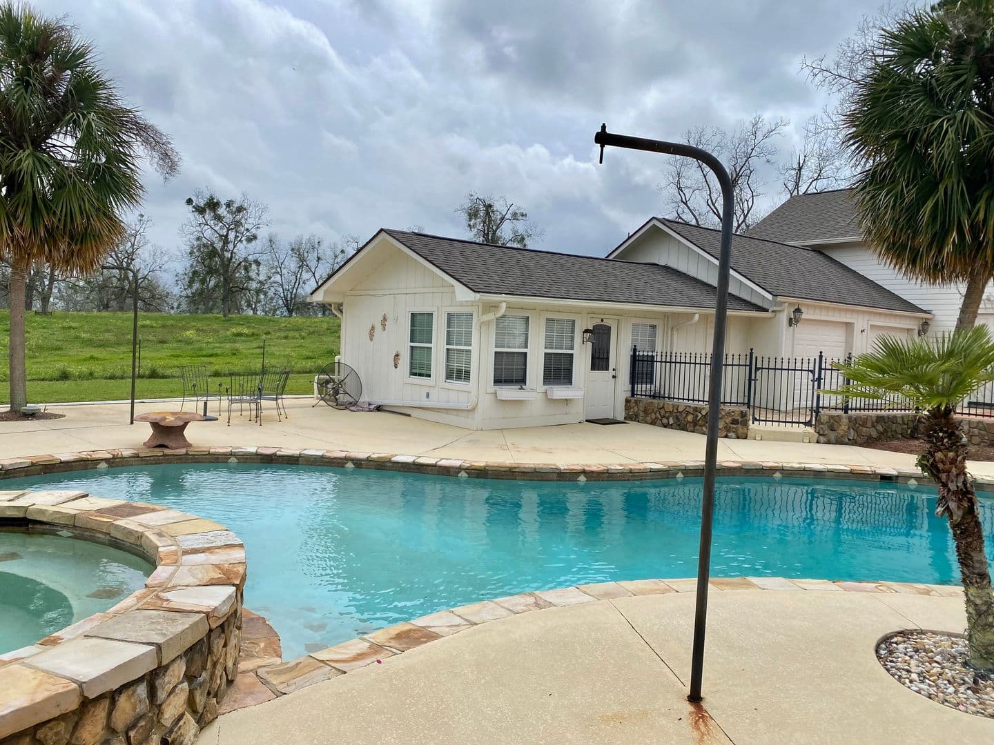 Quitman House: 1407 Camellia Dr.