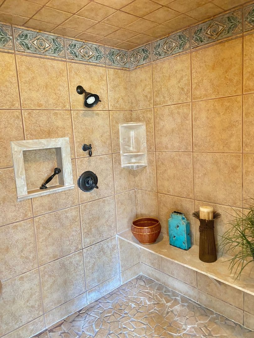 Quitman House: 1407 Camellia Dr.